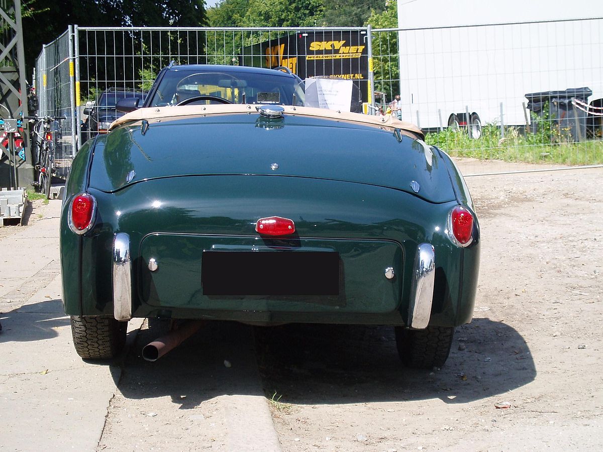 La Triumph TR2 la Triumph TR2 cabriolet sportif des annees 50 60 2 la-Triumph-TR2-cabriolet-sportif-des-annees-50-60-2