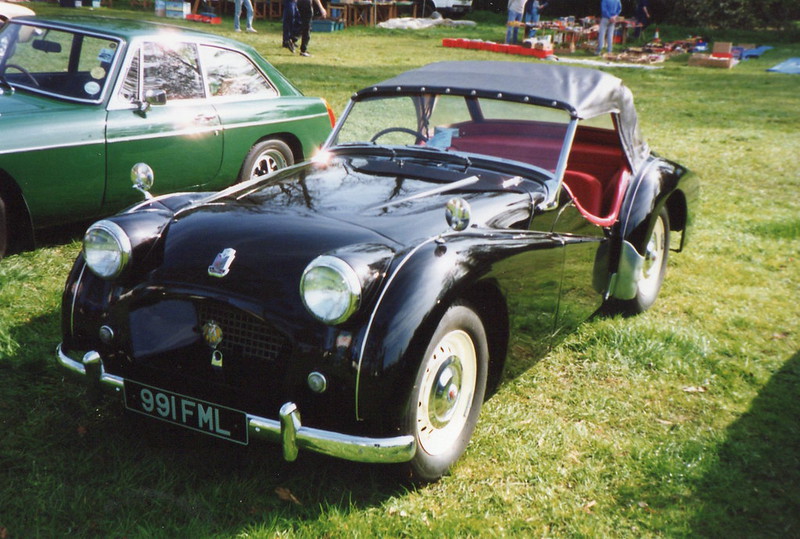 La Triumph TR2 la Triumph TR2 cabriolet sportif des annees 50 60 20 la-Triumph-TR2-cabriolet-sportif-des-annees-50-60-20