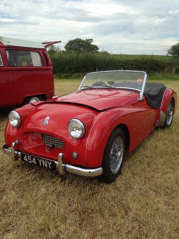 La Triumph TR2 la Triumph TR2 cabriolet sportif des annees 50 60 3 la-Triumph-TR2-cabriolet-sportif-des-annees-50-60-3