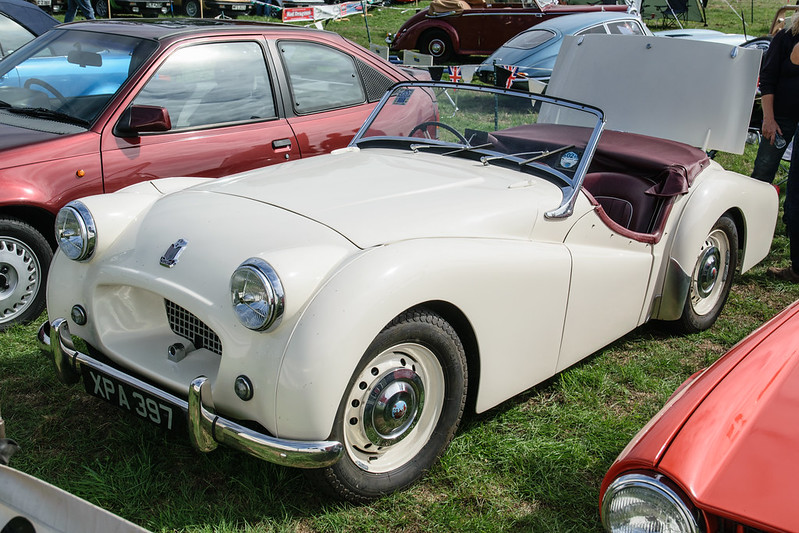 La Triumph TR2 la Triumph TR2 cabriolet sportif des annees 50 60 9 la-Triumph-TR2-cabriolet-sportif-des-annees-50-60-9