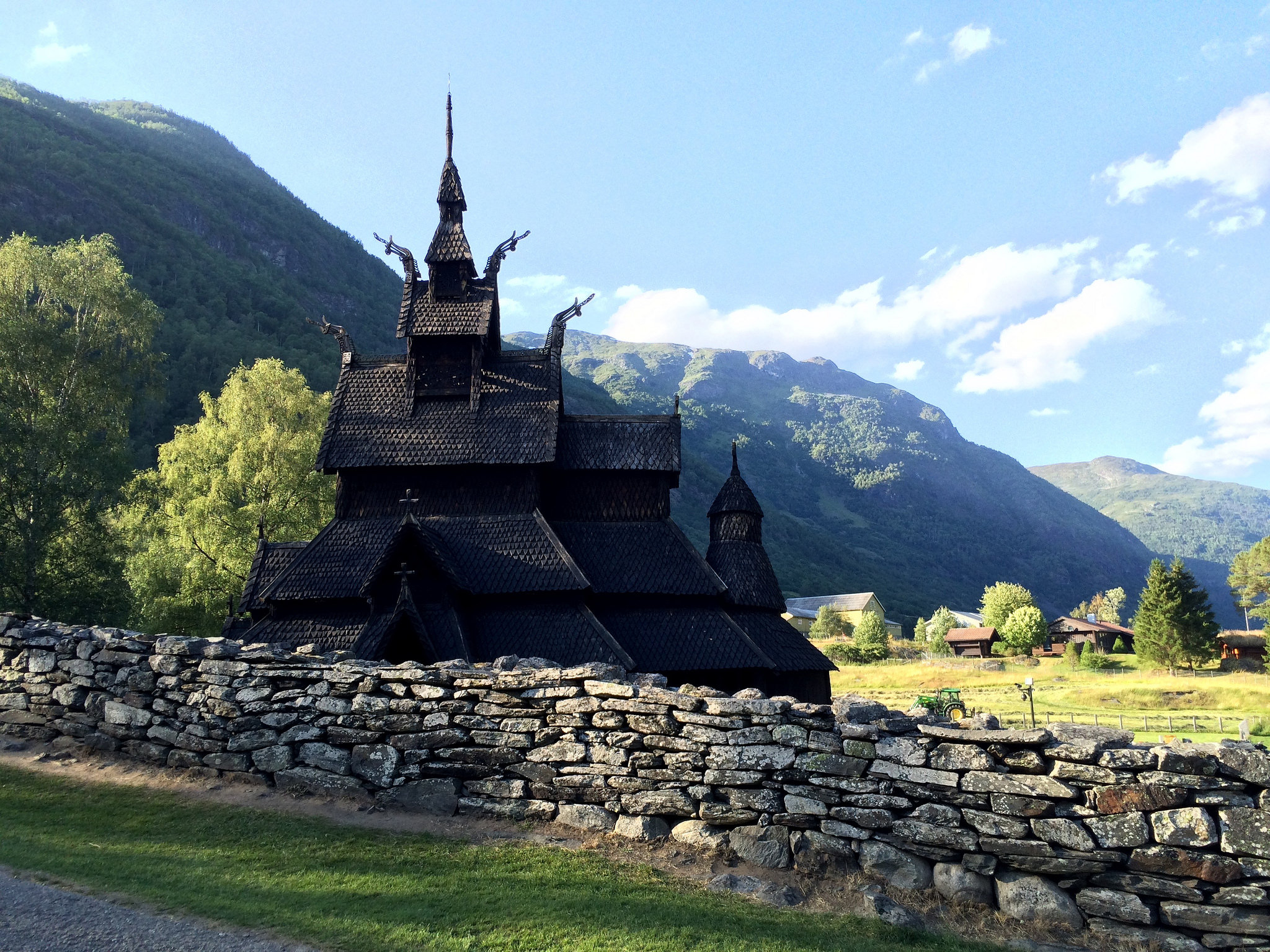 La magnifique église stavkirke de Borgund en Norvège la magnifique eglise stavkirke de Borgund en Norvege 18 la-magnifique-eglise-stavkirke-de-Borgund-en-Norvege-18