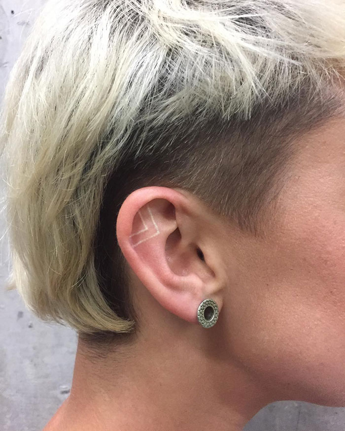 30 tatouages blancs qui semblent être des runes magiques 30 tatouages blancs qui ressemblent a des runes magiques 25 30-tatouages-blancs-qui-ressemblent-a-des-runes-magiques-25