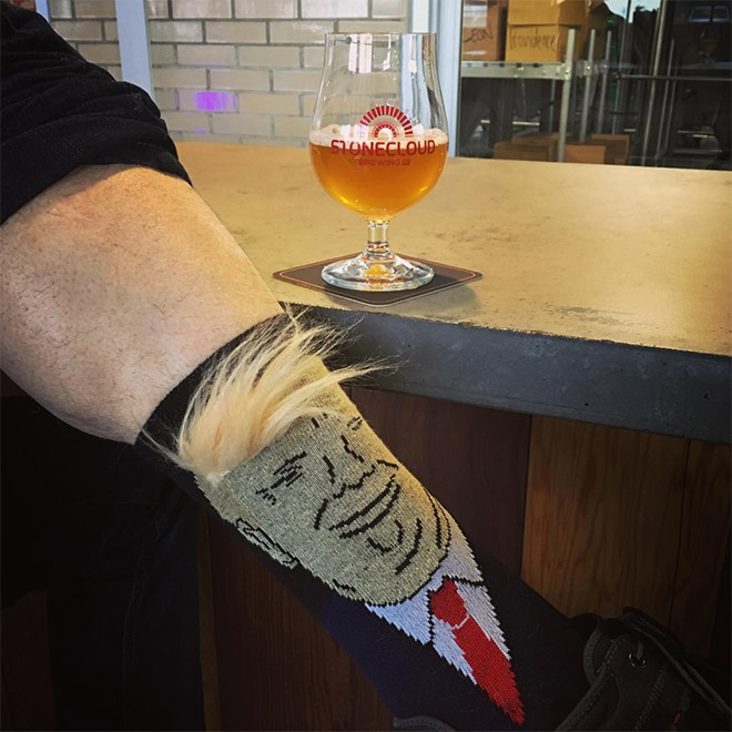 Des chaussettes Donald Trump avec la mèche Des chaussettes Donald Trump avec la meche 13 Des-chaussettes-Donald-Trump-avec-la-meche-13