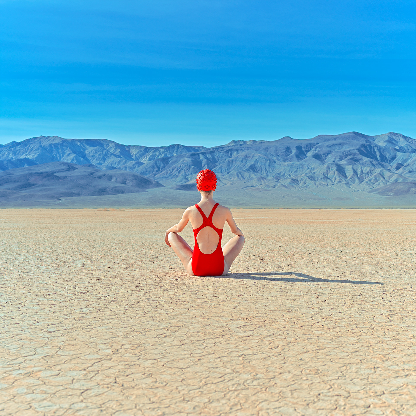 LOST in The VALLEY - les nageuses dans le désert par Maria Svarbova LOST in The VALLEY les nageuses dans le desert par Maria Svarbova 3 LOST-in-The-VALLEY-les-nageuses-dans-le-desert-par-Maria-Svarbova-3