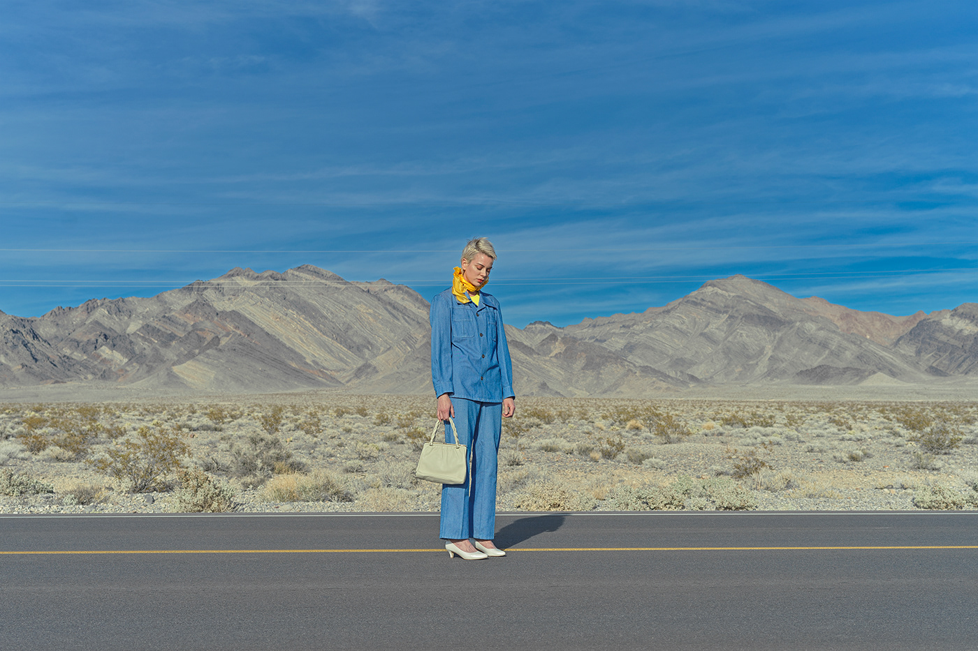 LOST in The VALLEY - les nageuses dans le désert par Maria Svarbova LOST in The VALLEY les nageuses dans le desert par Maria Svarbova 5 LOST-in-The-VALLEY-les-nageuses-dans-le-desert-par-Maria-Svarbova-5