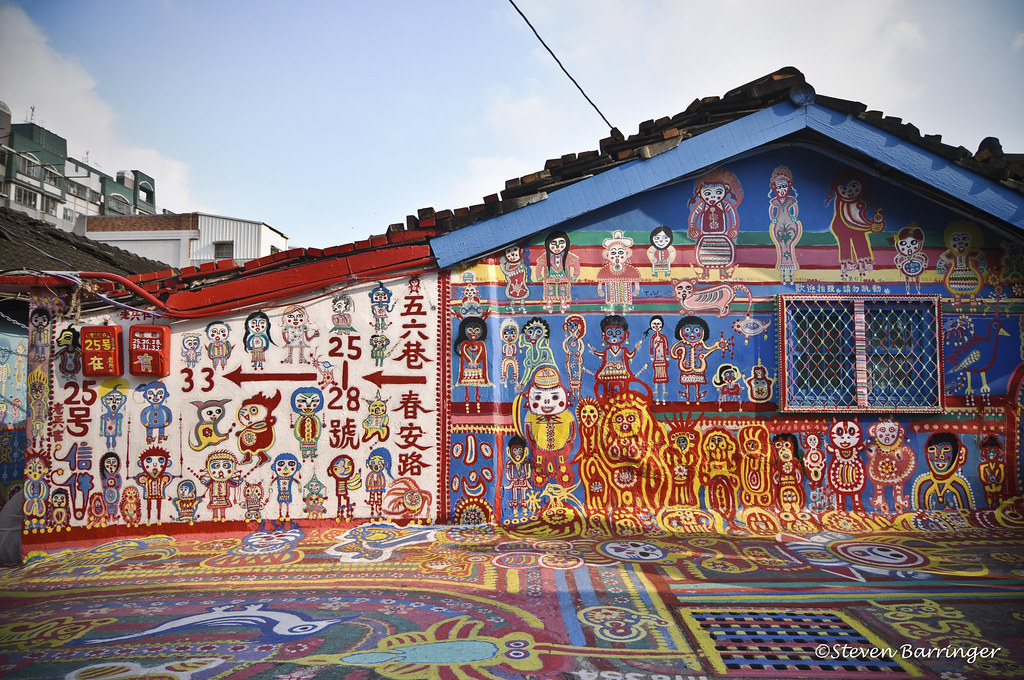 Le village arc-en-ciel de Taiwan entièrement peint à la main par Huang Yung-Fu Le village arc en ciel de Taiwan entierement peint a la main par Huang Yung Fu 1 Le-village-arc-en-ciel-de-Taiwan-entierement-peint-a-la-main-par-Huang-Yung-Fu-1
