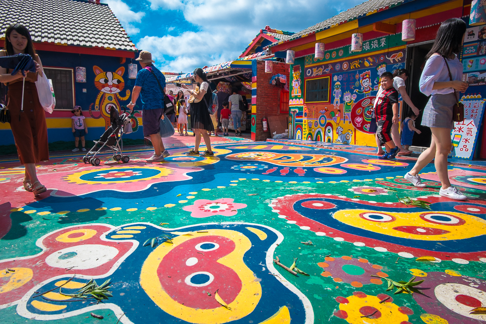 Le village arc-en-ciel de Taiwan entièrement peint à la main par Huang Yung-Fu Le village arc en ciel de Taiwan entierement peint a la main par Huang Yung Fu 11 Le-village-arc-en-ciel-de-Taiwan-entierement-peint-a-la-main-par-Huang-Yung-Fu-11