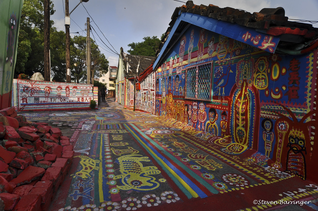 Le village arc-en-ciel de Taiwan entièrement peint à la main par Huang Yung-Fu Le village arc en ciel de Taiwan entierement peint a la main par Huang Yung Fu 2 Le-village-arc-en-ciel-de-Taiwan-entierement-peint-a-la-main-par-Huang-Yung-Fu-2