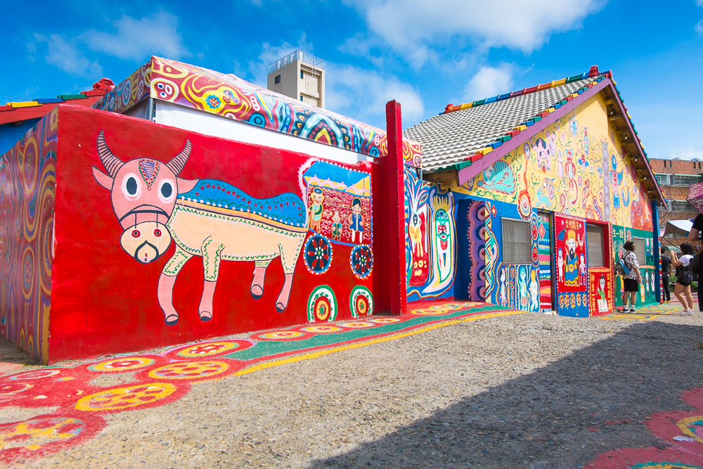 Le village arc-en-ciel de Taiwan entièrement peint à la main par Huang Yung-Fu Le village arc en ciel de Taiwan entierement peint a la main par Huang Yung Fu 6 Le-village-arc-en-ciel-de-Taiwan-entierement-peint-a-la-main-par-Huang-Yung-Fu-6