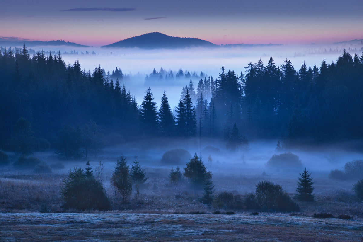 The blue border - La phase bleue entre le jour et la nuit par Kilian Schönberger The blue border La phase bleue entre le jour et la nuit par Kilian Schonberger 2 The-blue-border-La-phase-bleue-entre-le-jour-et-la-nuit-par-Kilian-Schonberger-2