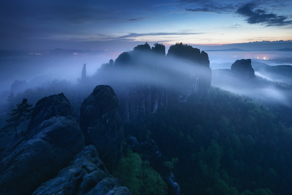 The blue border - La phase bleue entre le jour et la nuit par Kilian Schönberger The blue border La phase bleue entre le jour et la nuit par Kilian Schonberger 7 The-blue-border-La-phase-bleue-entre-le-jour-et-la-nuit-par-Kilian-Schonberger-7