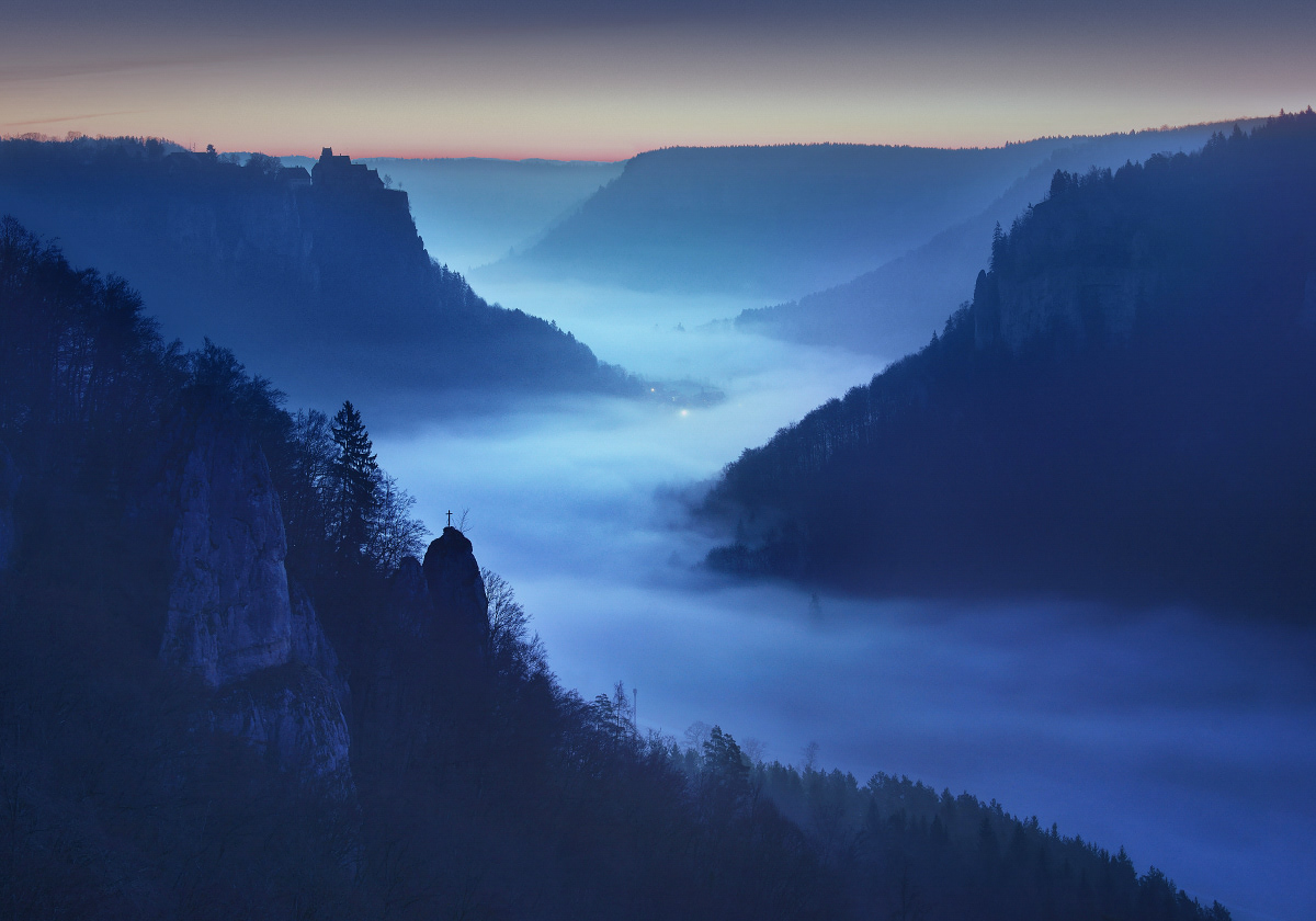 The blue border - La phase bleue entre le jour et la nuit par Kilian Schönberger The blue border La phase bleue entre le jour et la nuit par Kilian Schonberger 8 The-blue-border-La-phase-bleue-entre-le-jour-et-la-nuit-par-Kilian-Schonberger-8