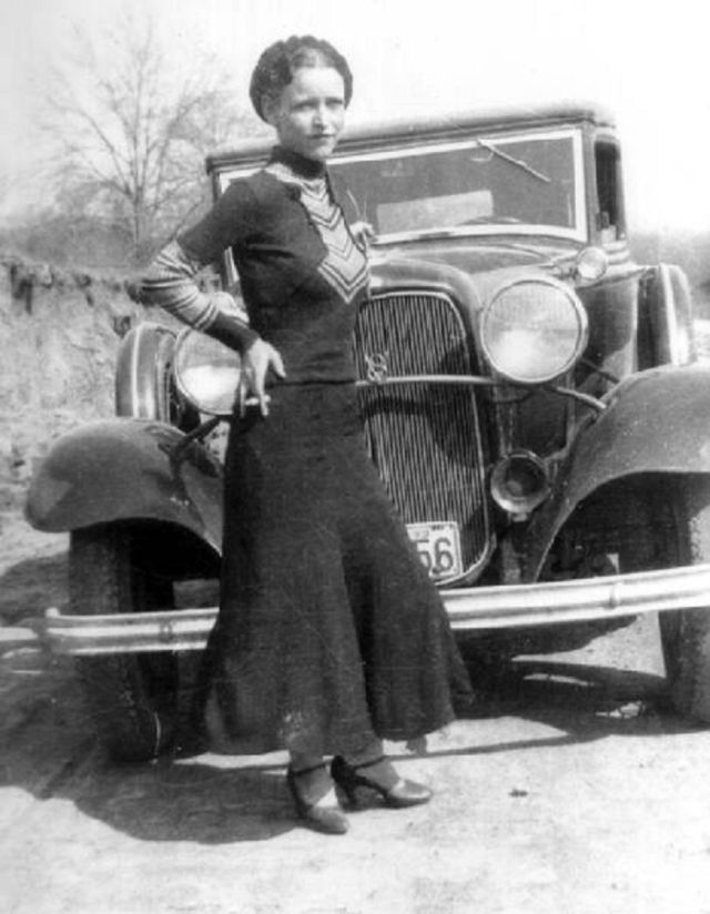 De vraies photos de Bonnie Parker et Clyde Barrow prises par W. D. Jones De vraies photos de Bonnie Parker et Clyde Barrow prises par W D Jones bonnie et clyde 4 De-vraies-photos-de-Bonnie-Parker-et-Clyde-Barrow-prises-par-W-D-Jones-bonnie-et-clyde-4