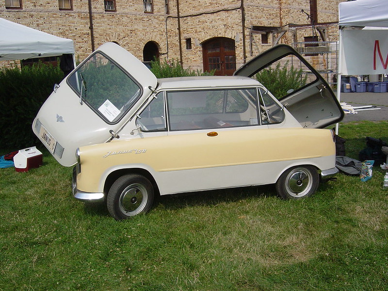 La Janus de Zündapp - une microvoiture avec des portes capot et coffre La Janus de Zundapp une microvoiture avec des portes capot et coffre 8 La-Janus-de-Zundapp-une-microvoiture-avec-des-portes-capot-et-coffre-8