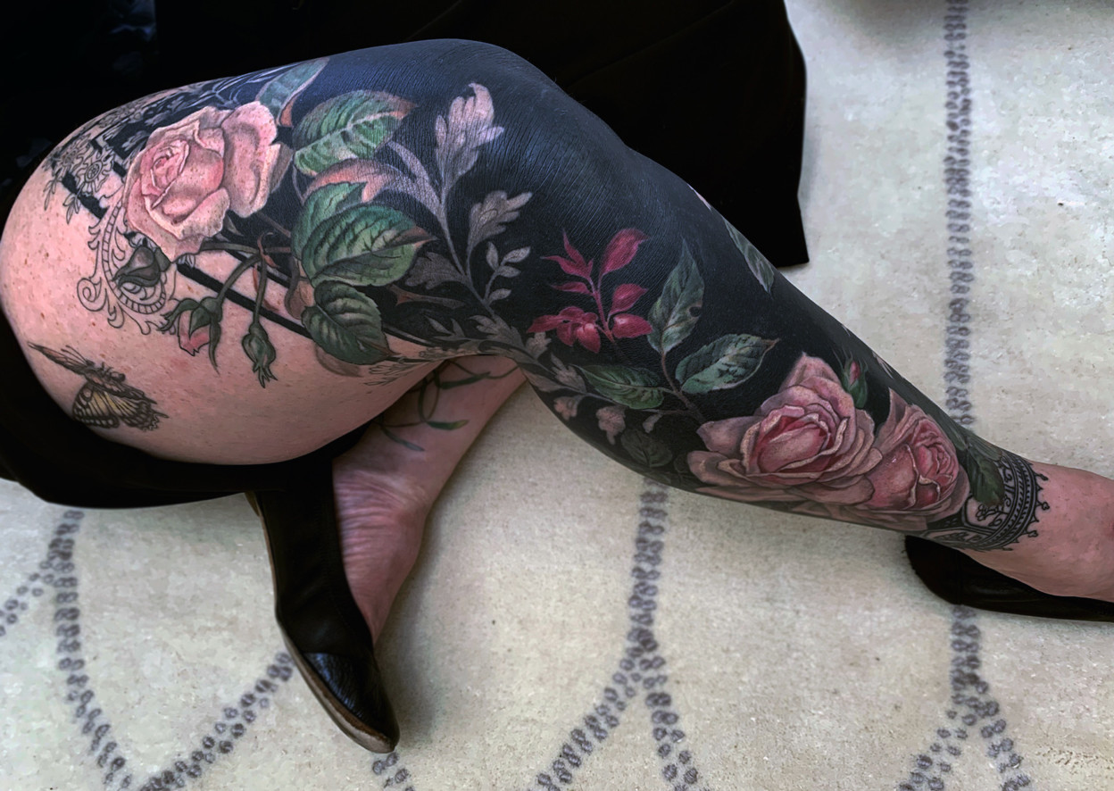 Les tatouages de papillons et de fleurs sur fond noir par Esther Garcia Les tatouages de papillons et de fleurs sur fond noir par Esther Garcia 8 Les-tatouages-de-papillons-et-de-fleurs-sur-fond-noir-par-Esther-Garcia-8