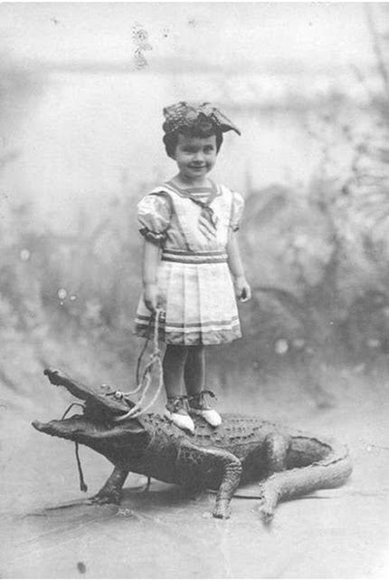 Début du 20eme siècle, les enfants jouaient avec les alligators... Debut du 20eme siecle les enfants jouaient avec les alligators 7 Debut-du-20eme-siecle-les-enfants-jouaient-avec-les-alligators-7