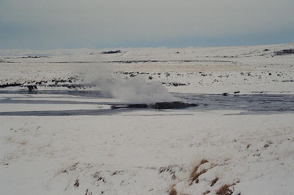 Vellir, un geyser islandais au milieu d'une rivière Vellir un geyser islandais au milieu d une riviere arhver islande 2 Vellir-un-geyser-islandais-au-milieu-d-une-riviere-arhver-islande-2