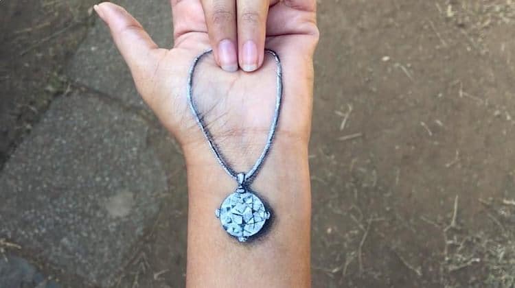 Des illusions 3D dans la main par Iantha Naicker Des illusions 3D dans la main par Iantha Naicker 5 Des-illusions-3D-dans-la-main-par-Iantha-Naicker-5