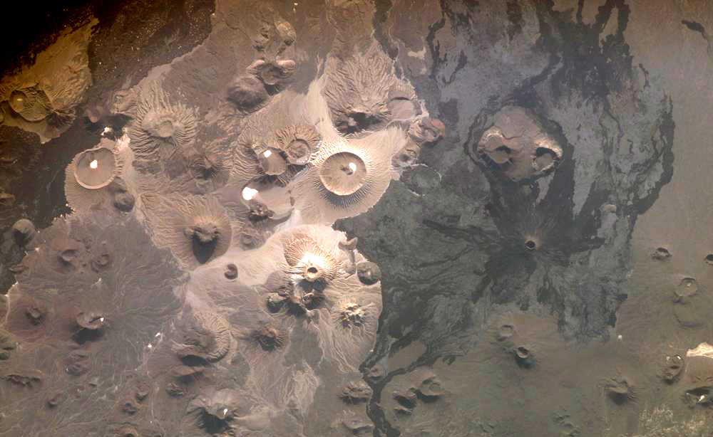 Les volcans blancs de Harrat Khaybar Les volcans blancs de Harrat Khaybar satellite Les-volcans-blancs-de-Harrat-Khaybar-satellite