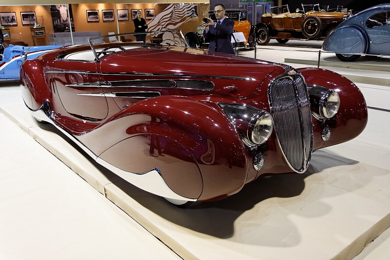 delahaye type 165 figoni falaschi profil Vue de profil de la Delahaye Type 165 et de sa carrosserie Art déco