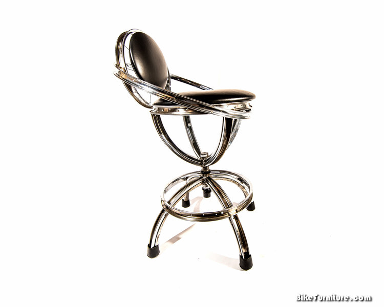 Des tables, chaises et autres fauteuils en recyclage de motos et vélos par Andy Gregg Des tables chaises et autres fauteuils en recyclage de motos et velos par Andy Gregg 10 Des-tables-chaises-et-autres-fauteuils-en-recyclage-de-motos-et-velos-par-Andy-Gregg-10