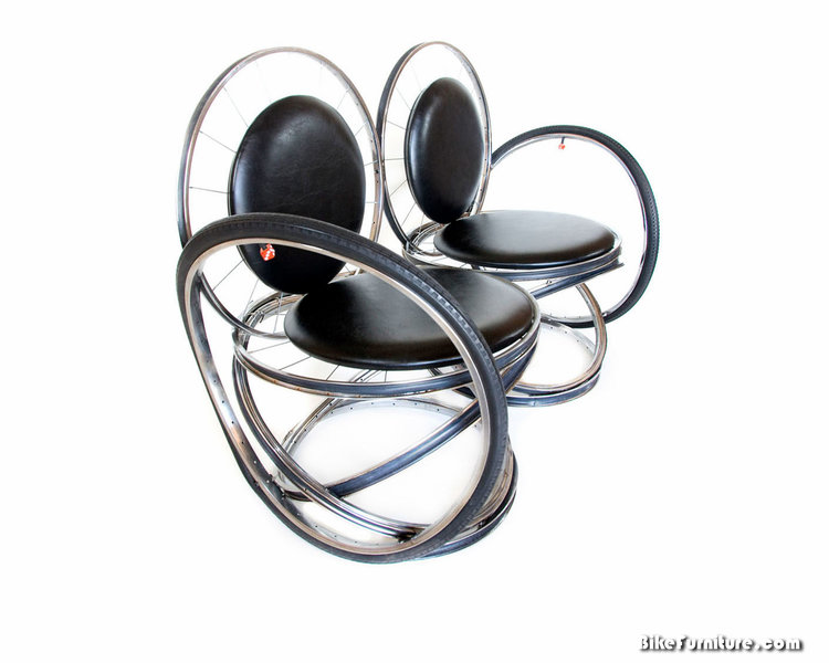 Des tables, chaises et autres fauteuils en recyclage de motos et vélos par Andy Gregg Des tables chaises et autres fauteuils en recyclage de motos et velos par Andy Gregg 11 Bike Wheel Bench with back