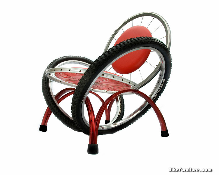 Des tables, chaises et autres fauteuils en recyclage de motos et vélos par Andy Gregg Des tables chaises et autres fauteuils en recyclage de motos et velos par Andy Gregg 5 Des-tables-chaises-et-autres-fauteuils-en-recyclage-de-motos-et-velos-par-Andy-Gregg-5