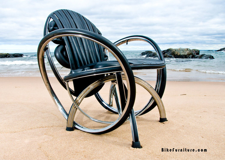 Des tables, chaises et autres fauteuils en recyclage de motos et vélos par Andy Gregg Des tables chaises et autres fauteuils en recyclage de motos et velos par Andy Gregg 6 Des-tables-chaises-et-autres-fauteuils-en-recyclage-de-motos-et-velos-par-Andy-Gregg-6