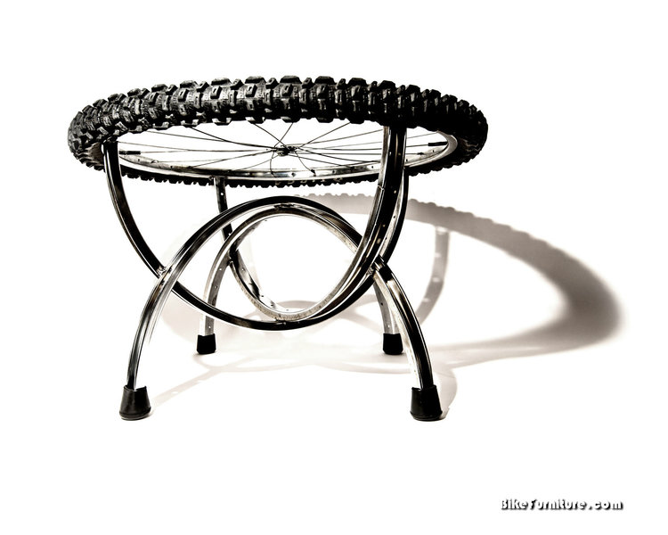 Des tables, chaises et autres fauteuils en recyclage de motos et vélos par Andy Gregg Des tables chaises et autres fauteuils en recyclage de motos et velos par Andy Gregg 8 Des-tables-chaises-et-autres-fauteuils-en-recyclage-de-motos-et-velos-par-Andy-Gregg-8