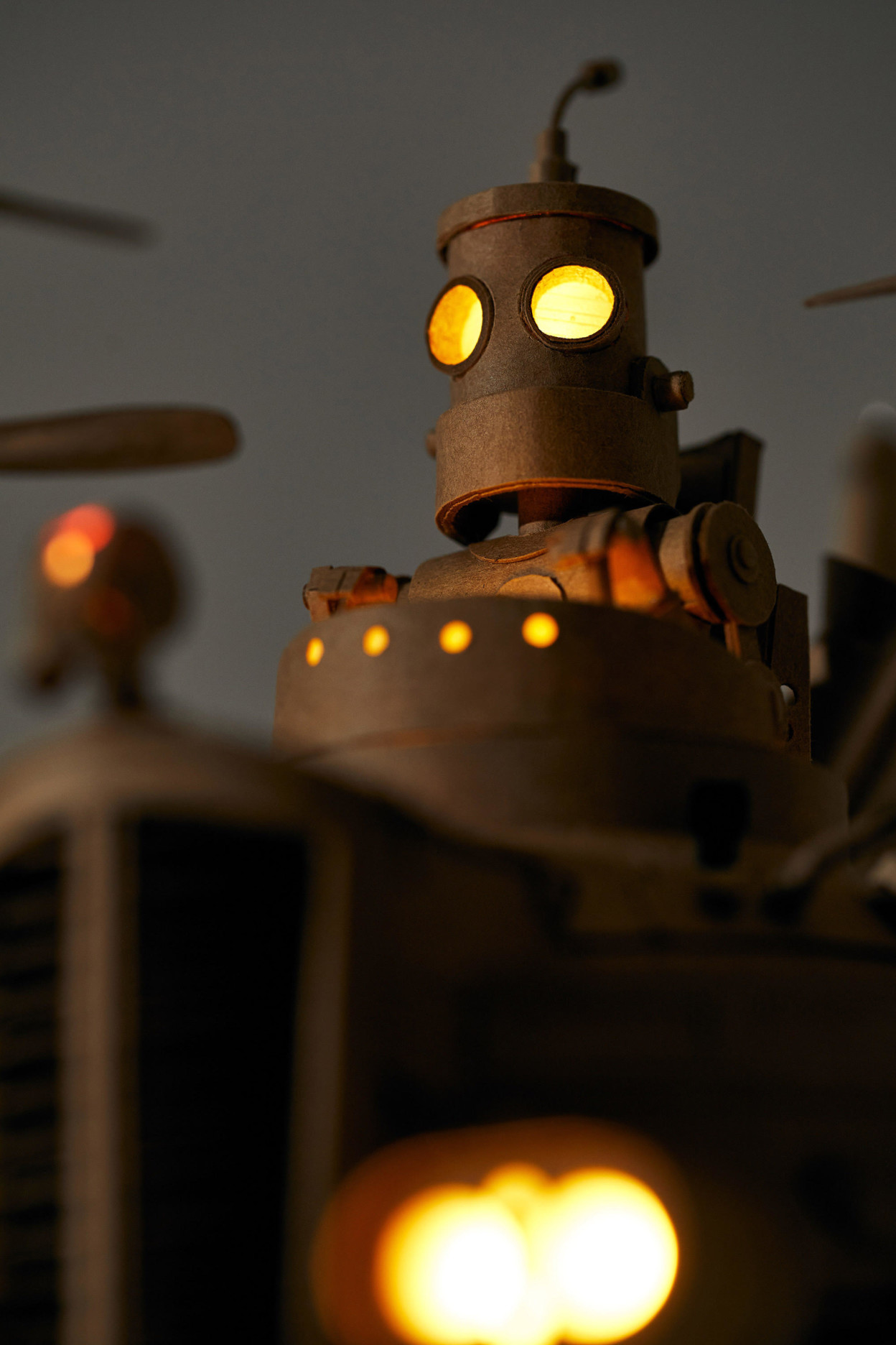 Les sculptures de carton steampunk de Greg Olijnyk Les sculptures de carton steampunk de Greg Olijnyk 7 Les-sculptures-de-carton-steampunk-de-Greg-Olijnyk-7