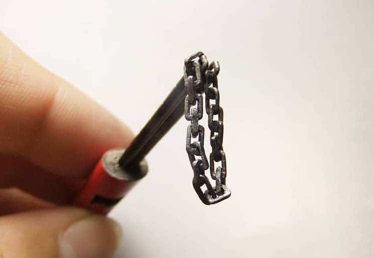 Une incroyable sculpture de mine de crayon en chainette par Chien Chu Lee Une incroyable sculpture de mine de crayon en chainette par Chien Chu Lee 4 Une-incroyable-sculpture-de-mine-de-crayon-en-chainette-par-Chien-Chu-Lee-4