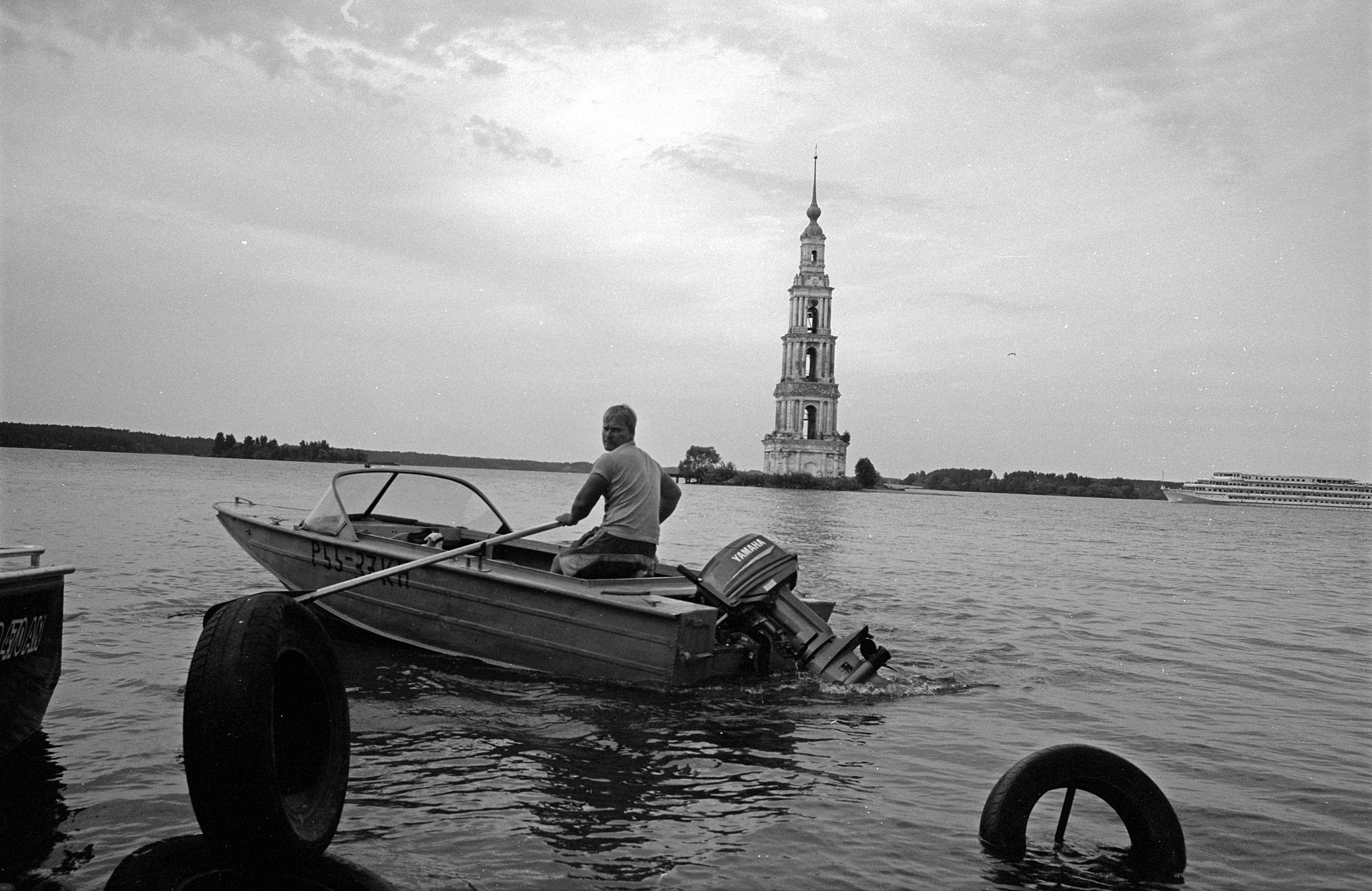 Le clocher de Kalyazin, une tour surgissant du lac Le clocher de Kalyazin une tour surgissant du lac 6 Le-clocher-de-Kalyazin-une-tour-surgissant-du-lac-6