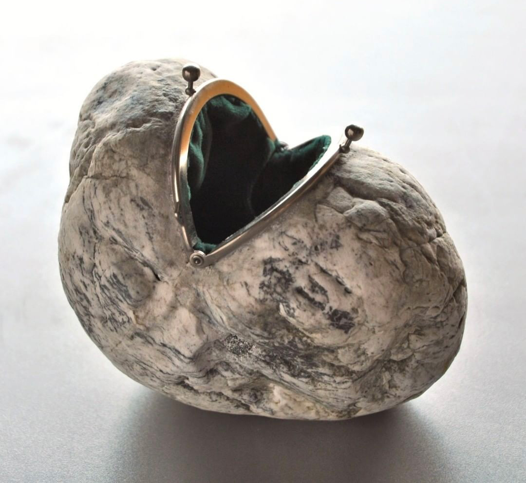 Les facétieuses sculptures de pierre de Hirotoshi Ito Les facetieuses sculptures de pierre de Hirotoshi Ito 1 Les-facetieuses-sculptures-de-pierre-de-Hirotoshi-Ito-1