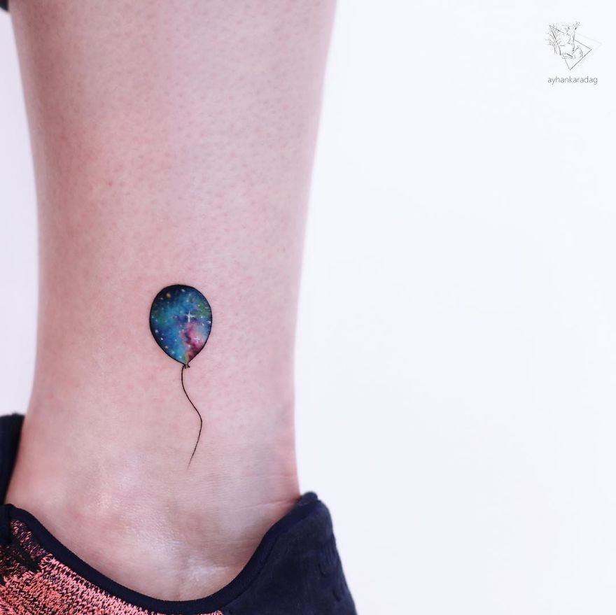 Les tatouages minimalistes et colorés de Ayhan Karadag Les tatouages minimalistes et colores de Ayhan Karadag 3 Les-tatouages-minimalistes-et-colores-de-Ayhan-Karadag-3