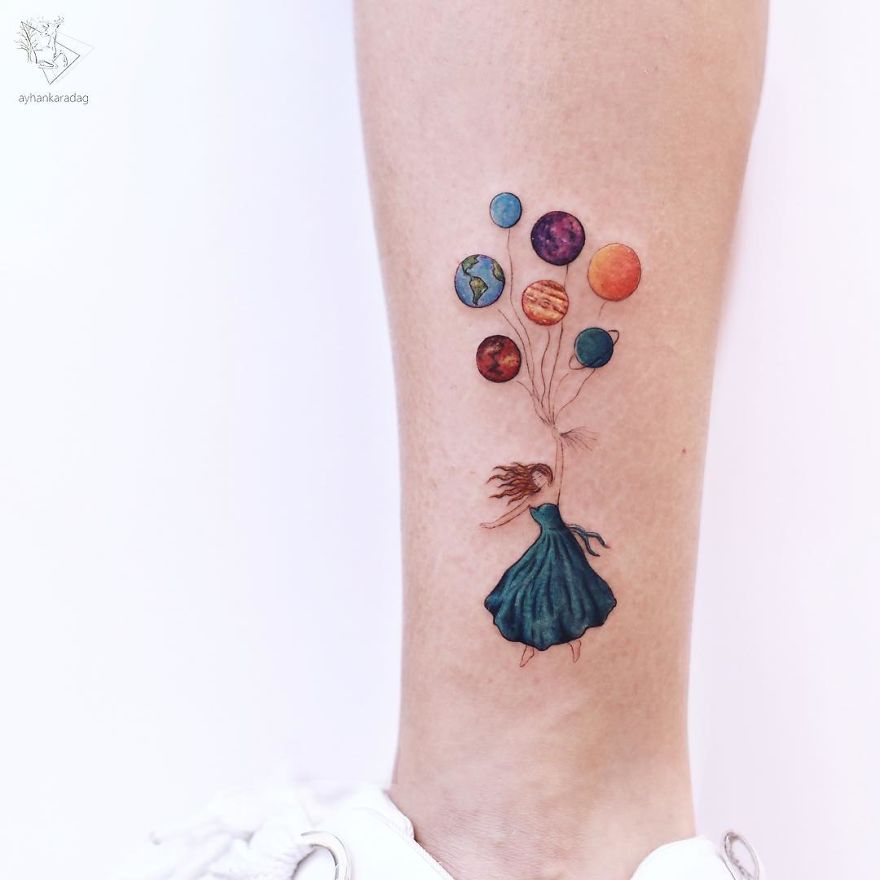 Les tatouages minimalistes et colorés de Ayhan Karadag Les tatouages minimalistes et colores de Ayhan Karadag 5 Les-tatouages-minimalistes-et-colores-de-Ayhan-Karadag-5