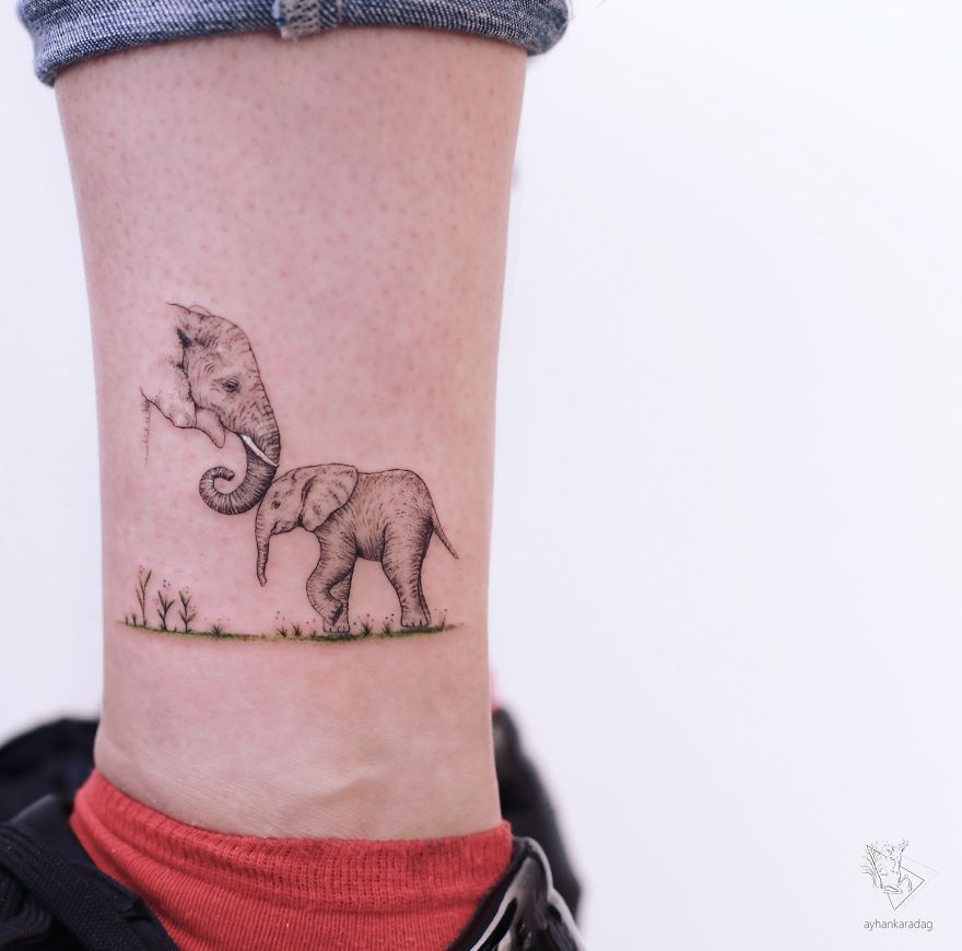 Les tatouages minimalistes et colorés de Ayhan Karadag Les tatouages minimalistes et colores de Ayhan Karadag 6 Les-tatouages-minimalistes-et-colores-de-Ayhan-Karadag-6