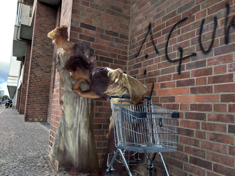 Napoli Project - de nouvelles superpositions de classiques de la peinture et de vie moderne par Alexey Kondakov Napoli Project de nouvelles superpositions de classiques de la peinture et de vie moderne par Alexey Kondakov 12 Napoli-Project-de-nouvelles-superpositions-de-classiques-de-la-peinture-et-de-vie-moderne-par-Alexey-Kondakov-12