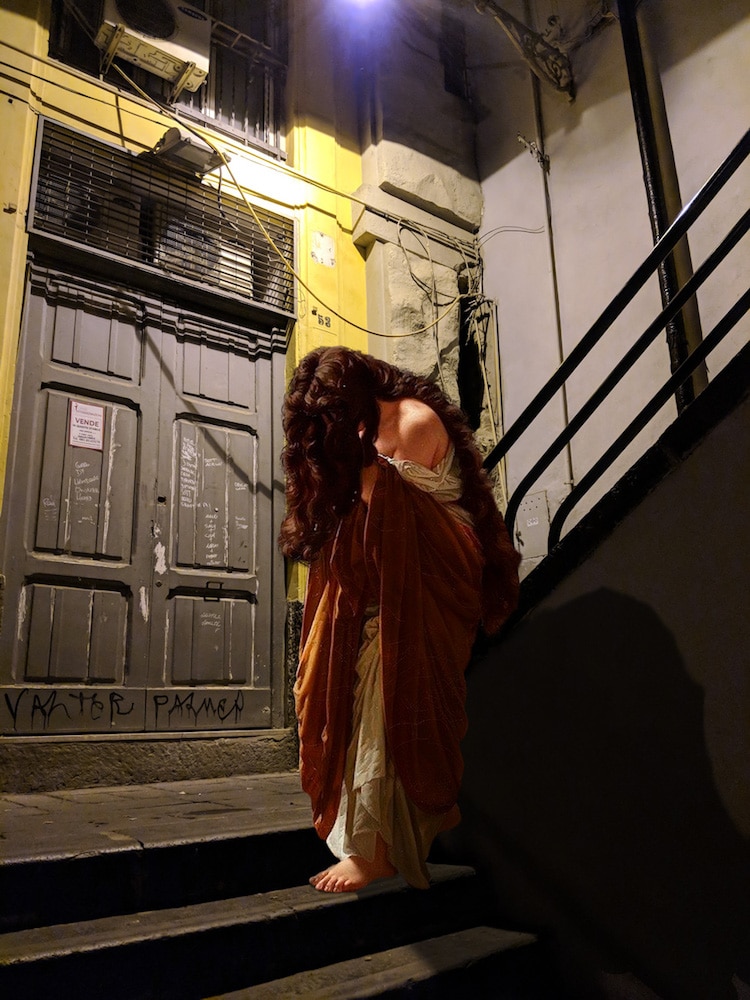 Napoli Project - de nouvelles superpositions de classiques de la peinture et de vie moderne par Alexey Kondakov Napoli Project de nouvelles superpositions de classiques de la peinture et de vie moderne par Alexey Kondakov 8 Napoli-Project-de-nouvelles-superpositions-de-classiques-de-la-peinture-et-de-vie-moderne-par-Alexey-Kondakov-8