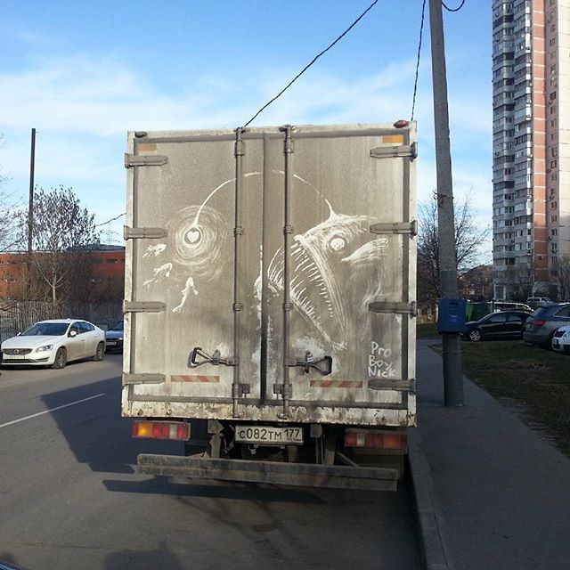 street art: des dessins dans la crasse des camions par Nikita Golubev street art des dessins dans la crasse des camions par Nikita Golubev 9 street-art-des-dessins-dans-la-crasse-des-camions-par-Nikita-Golubev-9