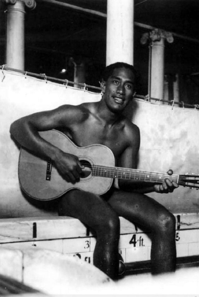 Duke Kahanamoku - un nageur devenu un des pères du surf Duke Kahanamoku un nageur devenu un des peres du surf 10 Duke-Kahanamoku-un-nageur-devenu-un-des-peres-du-surf-10