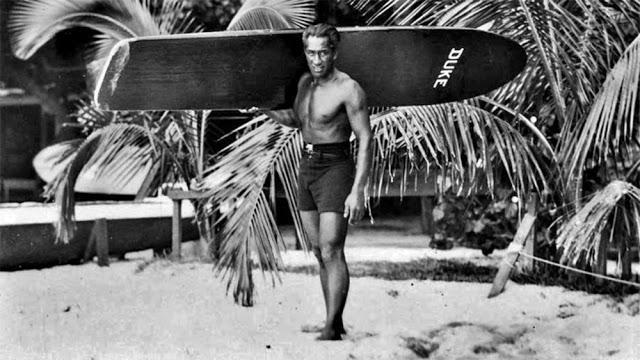 Duke Kahanamoku - un nageur devenu un des pères du surf Duke Kahanamoku un nageur devenu un des peres du surf 24 Duke-Kahanamoku-un-nageur-devenu-un-des-peres-du-surf-24