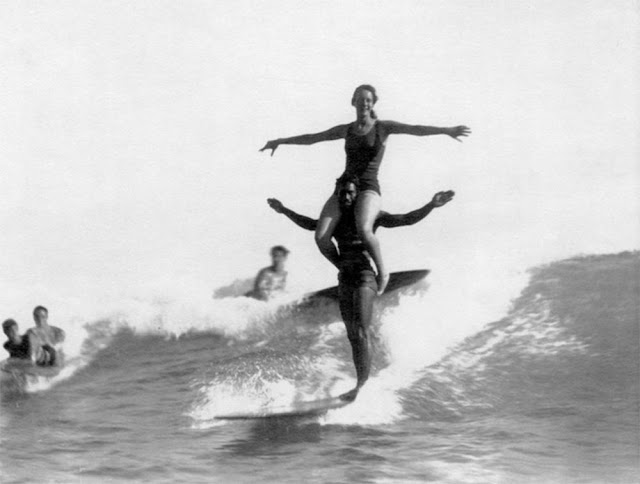 Duke Kahanamoku - un nageur devenu un des pères du surf Duke Kahanamoku un nageur devenu un des peres du surf 30 Duke-Kahanamoku-un-nageur-devenu-un-des-peres-du-surf-30