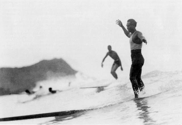 Duke Kahanamoku - un nageur devenu un des pères du surf Duke Kahanamoku un nageur devenu un des peres du surf 31 Duke-Kahanamoku-un-nageur-devenu-un-des-peres-du-surf-31