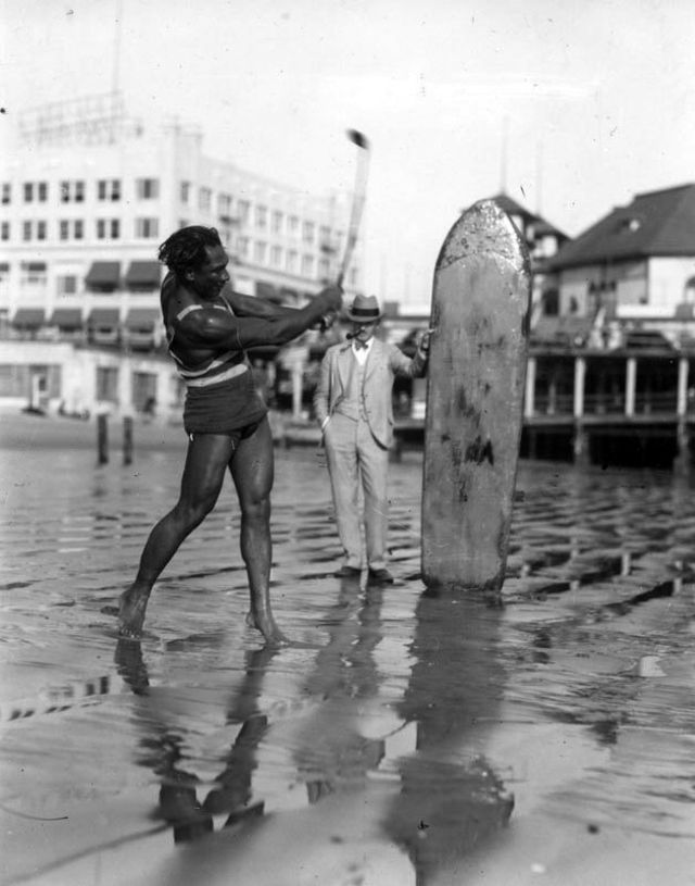 Duke Kahanamoku - un nageur devenu un des pères du surf Duke Kahanamoku un nageur devenu un des peres du surf 9 Duke-Kahanamoku-un-nageur-devenu-un-des-peres-du-surf-9