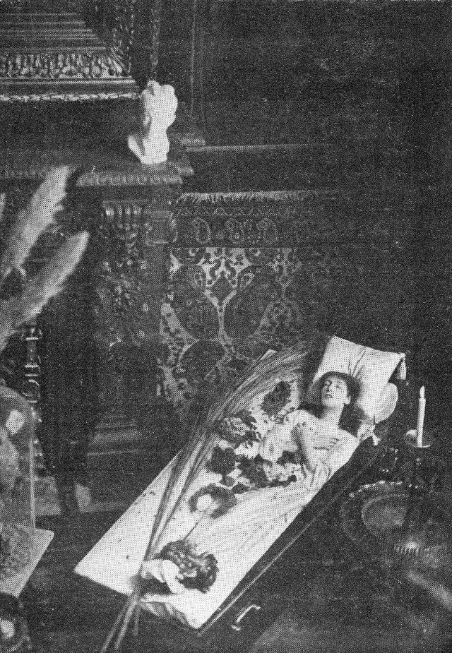 Portraits de Sarah Bernhardt, fantasque et fantastique actrice du 19eme et 20eme siècles Portraits de Sarah Bernhardt fantasque et fantastique actrice du 19eme et 20eme siècles Sara Marie Henriette Bernhardt 3 Portraits-de-Sarah-Bernhardt-fantasque-et-fantastique-actrice-du-19eme-et-20eme-siècles-Sara-Marie-Henriette-Bernhardt-3