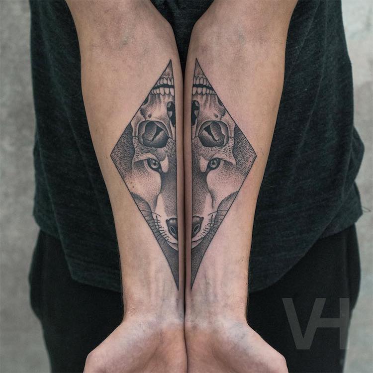Symmetries - les demi-tatouages symétriques de Valentin Hirsch Symmetries les demi tatouages symetriques de Valentin Hirsch 10 Symmetries-les-demi-tatouages-symetriques-de-Valentin-Hirsch-10