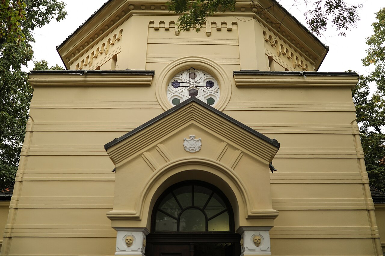 Chapelle construite autour de Ćele kula à Niš en Serbie Chapelle construite autour de Ćele kula à Niš en Serbie