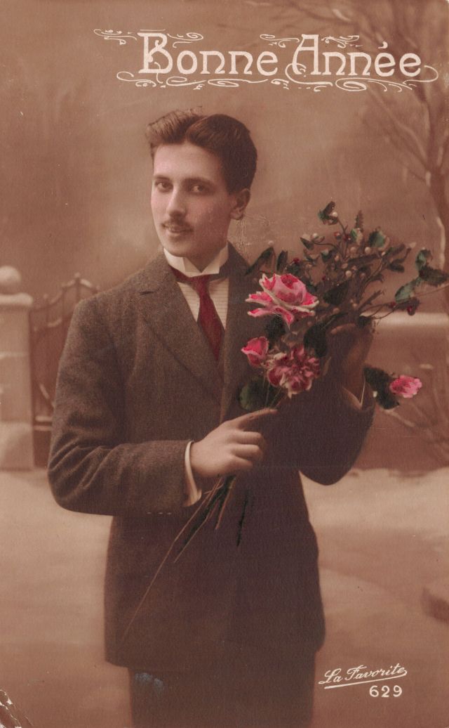 Des moustachus avec des fleurs dans les cartes postales de la belle époque Des moustachus avec des fleurs dans les cartes postales de la belle epoque 12 Des-moustachus-avec-des-fleurs-dans-les-cartes-postales-de-la-belle-epoque-12