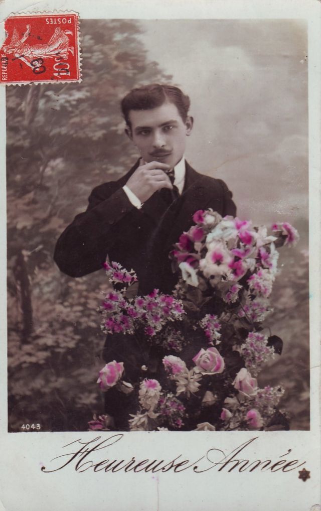 Des moustachus avec des fleurs dans les cartes postales de la belle époque Des moustachus avec des fleurs dans les cartes postales de la belle epoque 2 Des-moustachus-avec-des-fleurs-dans-les-cartes-postales-de-la-belle-epoque-2
