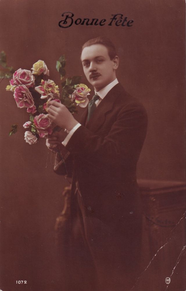 Des moustachus avec des fleurs dans les cartes postales de la belle époque Des moustachus avec des fleurs dans les cartes postales de la belle epoque 4 Des-moustachus-avec-des-fleurs-dans-les-cartes-postales-de-la-belle-epoque-4